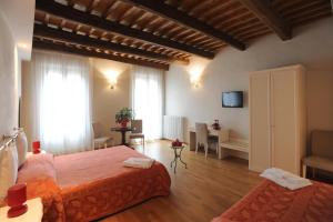 Postel nebo postele na pokoji v ubytování Honey Rooms Ferrara