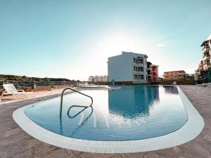 Bazén v ubytovaní Quiet Sunviet Stay, Pool & Morning Sun Balcony CS021 alebo v jeho blízkosti