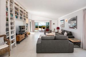 a living room with a couch and a tv at Casa Guincho in Carvoeiro
