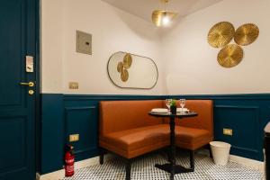 A seating area at The Neat Nostalgic 2BDR Apt Cairo's Downtown