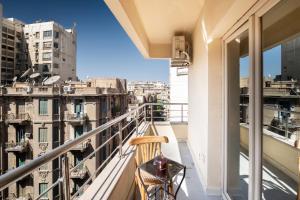 A balcony or terrace at The Neat Nostalgic 2BDR Apt Cairo's Downtown