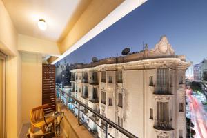A balcony or terrace at The Neat Nostalgic 2BDR Apt Cairo's Downtown