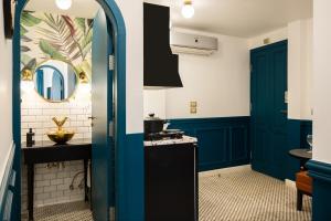 A kitchen or kitchenette at The Neat Nostalgic 2BDR Apt Cairo's Downtown