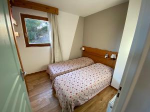 Posteľ alebo postele v izbe v ubytovaní Au Bachat-Bouloud, appartement 3 pièces 6 personnes avec balcon plein Sud