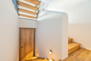 a staircase in a house with a skylight at Moderne Villa mit Whirlpool und Heimkino in Waldkirchen +36 photos