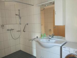 a bathroom with a sink and a shower at Ferienwohnungen Fuchssteige in Heidenheim