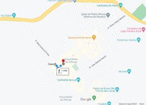 eine Karte der Stadt Jerusalem mit einem Stoppschild in der Unterkunft O Guardião-Casa no centro de São Thomé das Letras in São Thomé das Letras
