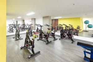 Fitness centrum a/nebo fitness zařízení v ubytování Habitación en apartamento Robledo-Medellin