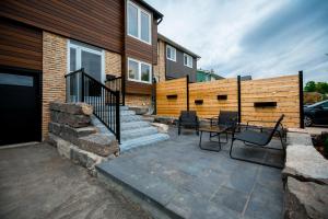 a patio with a table and chairs in front of a house at Cosy 3-Bedroom Home in Quiet Cul-de-Sac. in Pickering