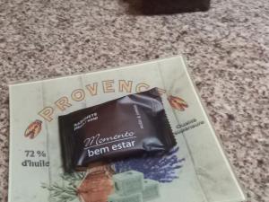 Um certificado, prêmio, placa ou outro documento exibido em Pousada Ribeirao da Floresta