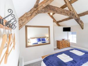a bedroom with a bed and a mirror at Plas Iolyn in Betws-y-coed