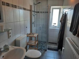 Ένα μπάνιο στο Ferienhaus Färber