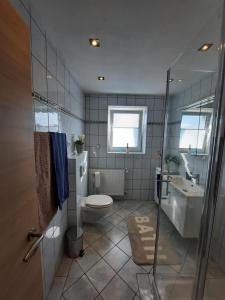 Ένα μπάνιο στο Ferienhaus Färber