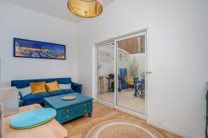 Posedenie v ubytovaní Duplex 4 pers. centre avec cour privée ensoleillée