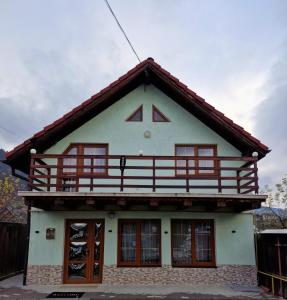 a house with a balcony on top of it at Ciprians' Home in Săcele
