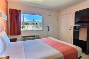 a hotel room with a bed and a window at Motel 6-Corpus Christi, TX - East - North Padre Island in Corpus Christi