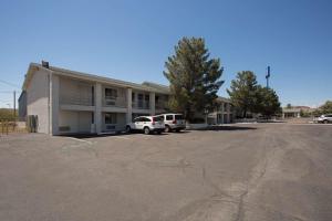 a parking lot in front of a building at Motel 6-Kingman, AZ - Route 66 West in Kingman