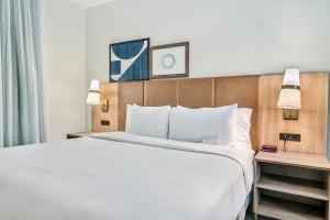 Postel nebo postele na pokoji v ubytování Staybridge Suites Tyler University Area by IHG