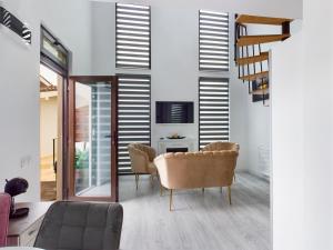 a living room with a couch and a table at Consuela Residence in Feleacu