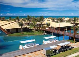 - une vue aérienne sur un complexe avec un quai dans l'établissement DOM PEDRO LAGUNA BEACH RESORT & GOLF, à Fortaleza
