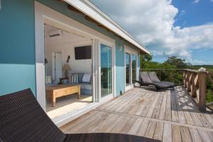 Rõdu või terrass majutusasutuses Sunset Cove