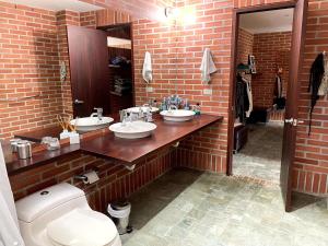 Phòng tắm tại Casa 38 de la Parcelación Lagos de Pontezuela