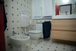 A bathroom at Hulu Még 15 kép