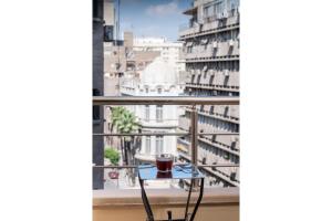 Balkón nebo terasa v ubytování The Red-Hot Retro 2BDR Apt Cairo's Downtown