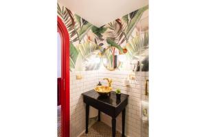 Fotografie z fotogalerie ubytování The Red-Hot Retro 2BDR Apt Cairo's Downtown v Káhiře