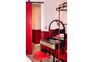 Fotografie z fotogalerie ubytování The Red-Hot Retro 2BDR Apt Cairo's Downtown v Káhiře
