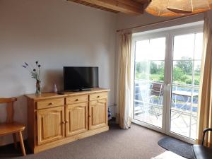 Μια τηλεόραση ή/και κέντρο ψυχαγωγίας στο Pension Martens - Carla