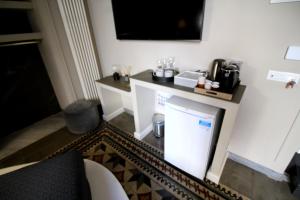 a room with a kitchen with a counter and a table at Duomo Housing Catania Le Suites in Catania