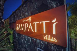 un cartel en una pared que dice villas de apartamentos saysenna en Sampatti Villas, en Seminyak