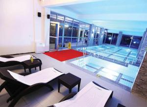 Bazén v ubytování Lavin Hotel & Spa nebo v jeho okolí