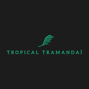 特拉曼達伊的住宿－Tropical Tramandaí，黑色背景上的绿色鸟徽标