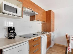 a kitchen with a sink and a microwave at Charmant T2 en Centre-Ville pour 6 pers., Parking, Proche Commodités et Stations de Ski - FR-1-402-75 in Luz-Saint-Sauveur