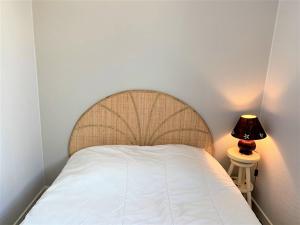 Llit o llits en una habitació de Appartement Quiberon, 2 pièces, 4 personnes - FR-1-478-9