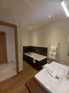 Posteľ alebo postele v izbe v ubytovaní Panorama Appartements Filzerhof + 37 fotografií
