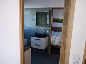 a bathroom with a bed and a sink and a mirror at Superbe appartement à Isola 2000, 8 couchages, parking privé, à 5 min des pistes et commerces - FR-1-292-112 in Isola 2000 +4 photos