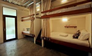 Postel nebo postele na pokoji v ubytování LaFinca Hostel Siargao