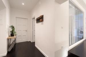 Telewizja i/lub zestaw kina domowego w obiekcie Trastevere four seasons Manara