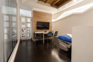 Telewizja i/lub zestaw kina domowego w obiekcie Trastevere four seasons Manara