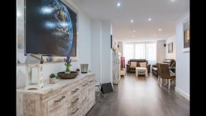 Μια τηλεόραση ή/και κέντρο ψυχαγωγίας στο Luxury home Granada