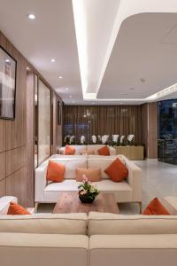 A seating area at Corp Executive Hotel Doha Suites