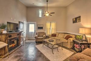 HanleyにあるSt Charles Hilltop Mansion with Mod Interior!のギャラリーの写真 +18枚の写真