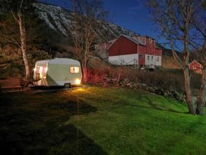 Afbeelding uit fotogalerij van Innsletta holiday home in Harstad