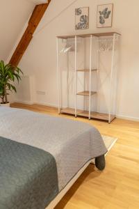 Postel nebo postele na pokoji v ubytování Ferienwohnung "Zugspitze" - 95qm Maisonette in Mering Zentrum