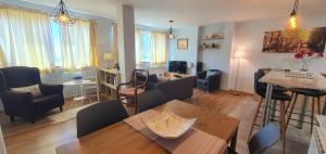 a living room with a table and a dining room at Slalom BE, Sierra Nevada in Sierra Nevada