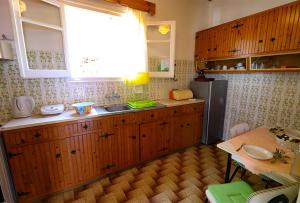 Kuchyň nebo kuchyňský kout v ubytování Antigone Apartments