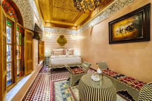 Postel nebo postele na pokoji v ubytování Riad Rcif Alif Suite & SPA
